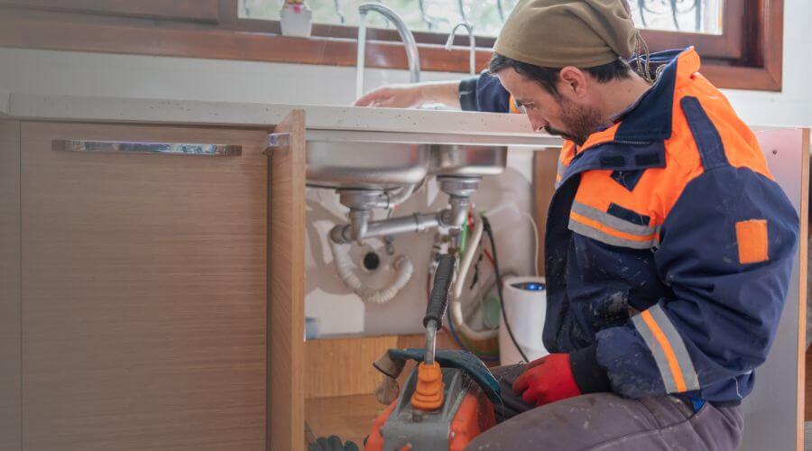 Expert burst pipe repair services in Chapin, IA